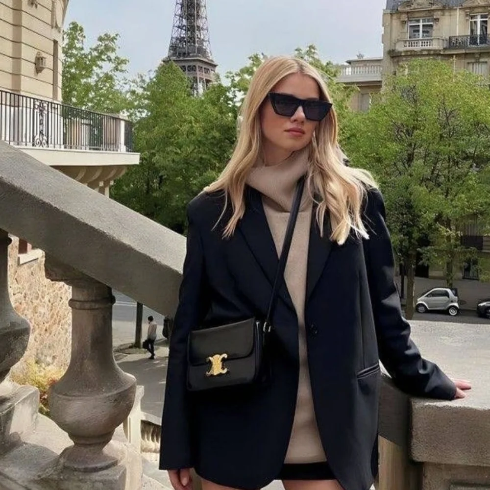 New! MSRP $4250 Authentic CELINE CLASSIQUE TRIOMPHE BAG IN BLACK Shiny Calfskin - Picture 2 of 16